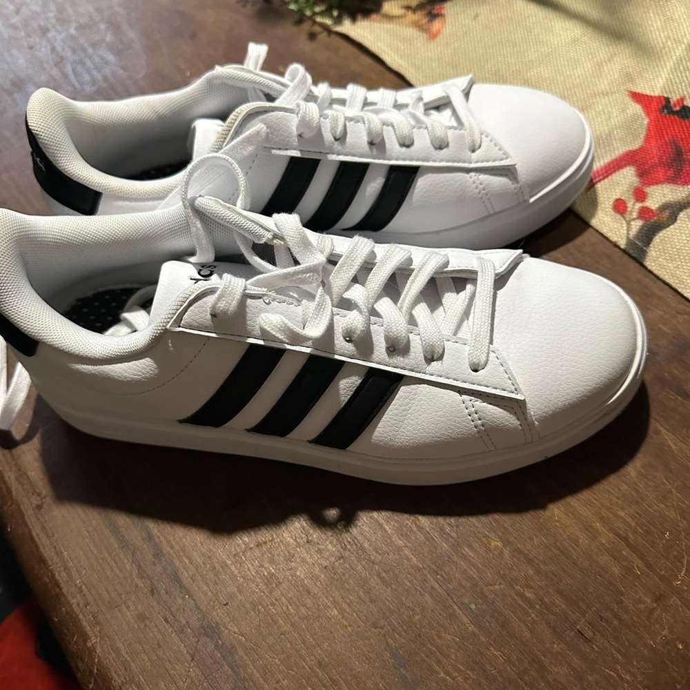 Adidas size 7 1/2